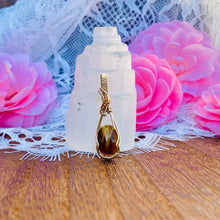 Load image into Gallery viewer, Tiger Eye Gold Pendant
