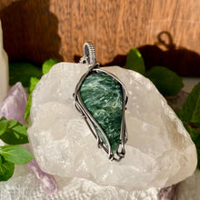 Load image into Gallery viewer, Seraphinite Necklace