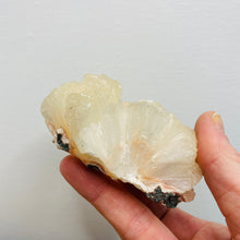 Load image into Gallery viewer, Stilbite Crystal Cluster