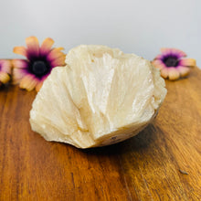 Load image into Gallery viewer, Stilbite Crystal Cluster