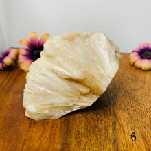 Load image into Gallery viewer, Stilbite Crystal Cluster